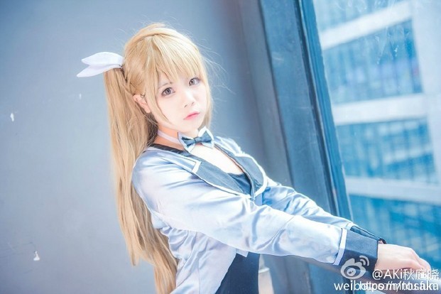 白皙诱人萌妹子高叉礼服cosplay动漫美女南小鸟