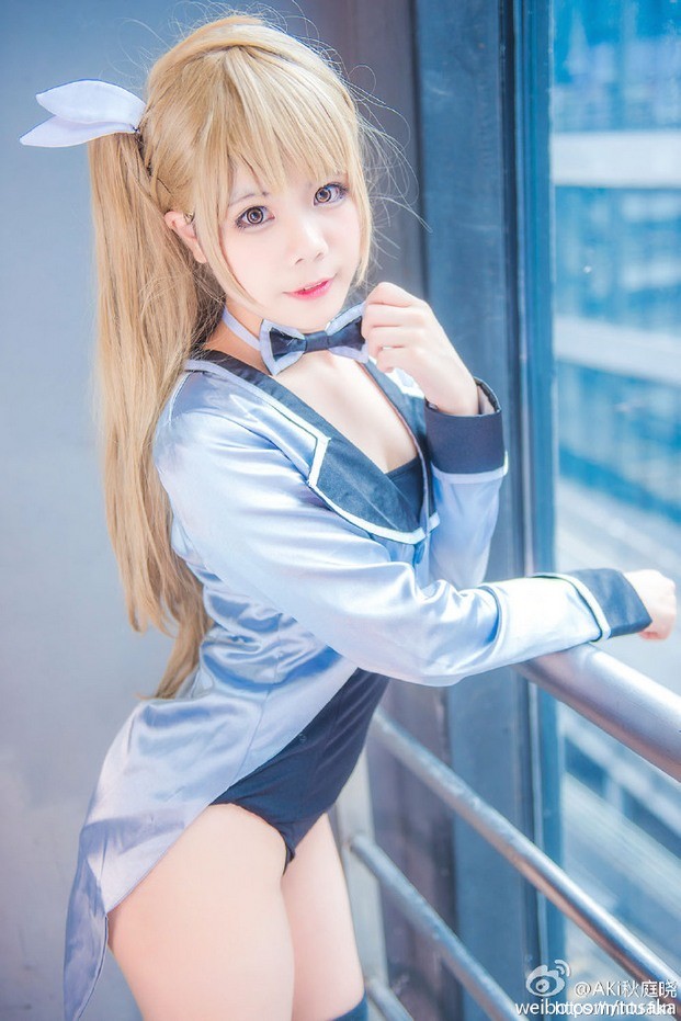 白皙诱人萌妹子高叉礼服cosplay动漫美女南小鸟