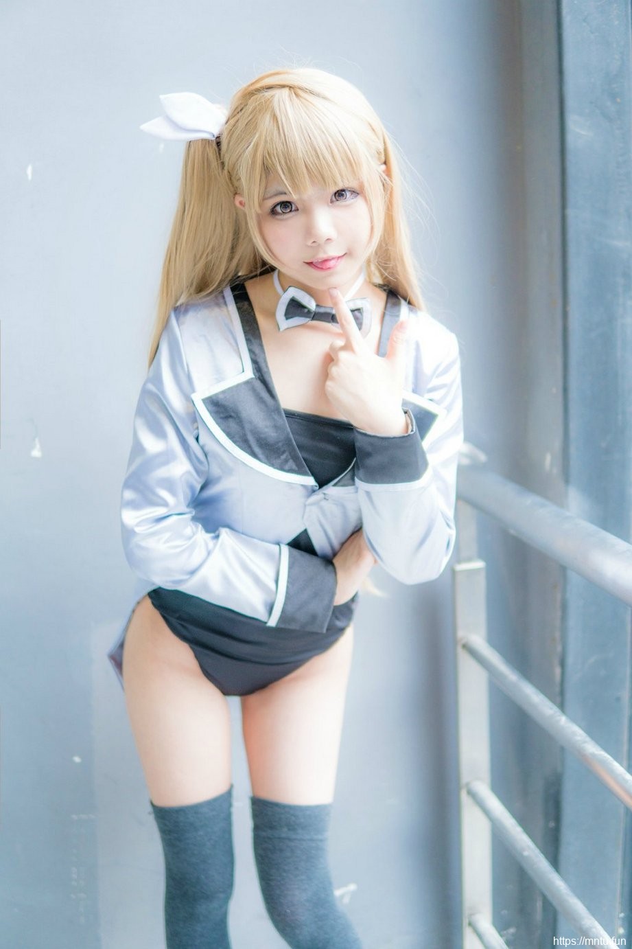 白皙诱人萌妹子高叉礼服cosplay动漫美女南小鸟