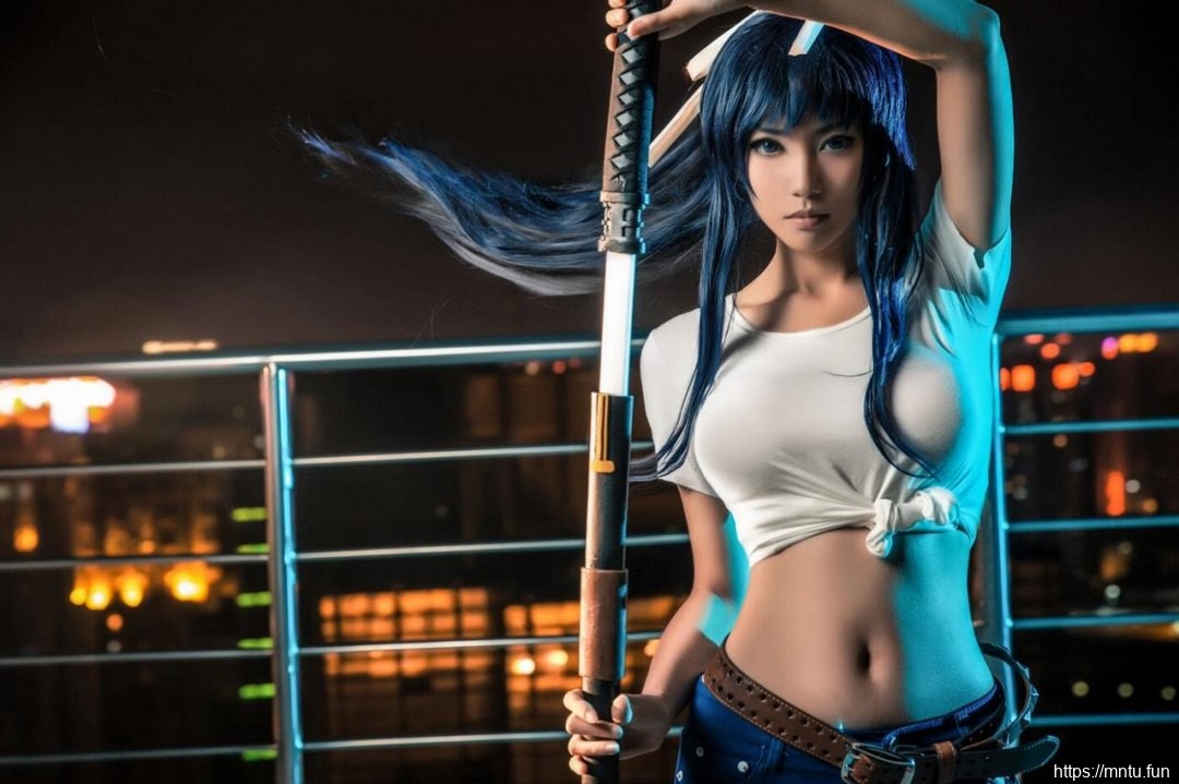 牛仔裤美女纤细蛮腰修长美腿cosplay神裂火织