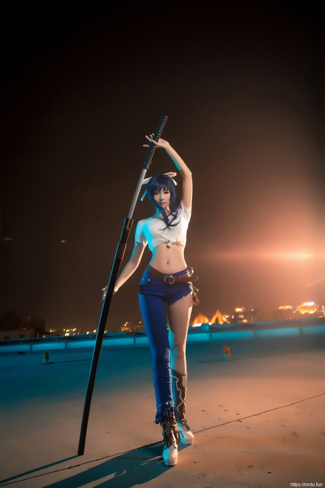 牛仔裤美女纤细蛮腰修长美腿cosplay神裂火织