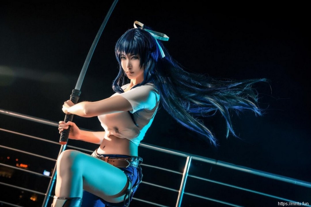 牛仔裤美女纤细蛮腰修长美腿cosplay神裂火织