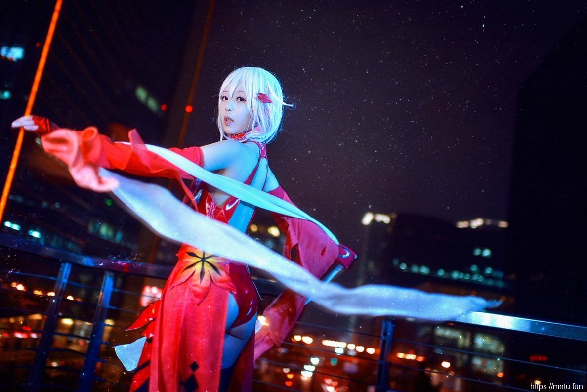 俊俏美女白皙美肌酥胸cosplay楪祈喷血十足