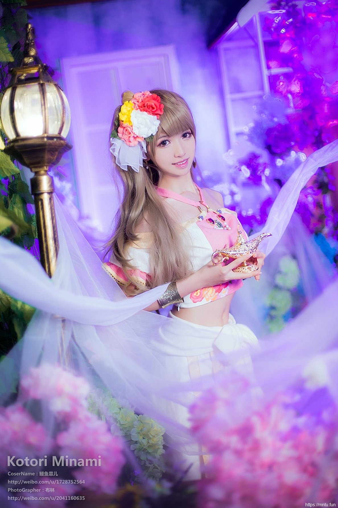 甜美少女身穿精致服饰cosplay动漫人物南小鸟