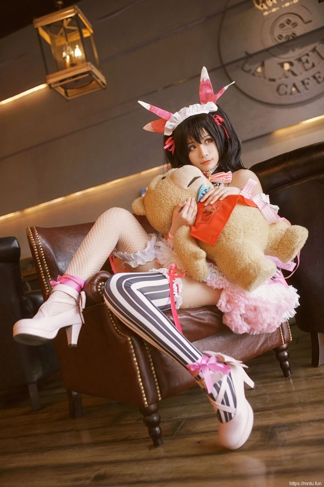 迷人萝莉cosplay动漫美女矢泽妮可女仆制服诱惑