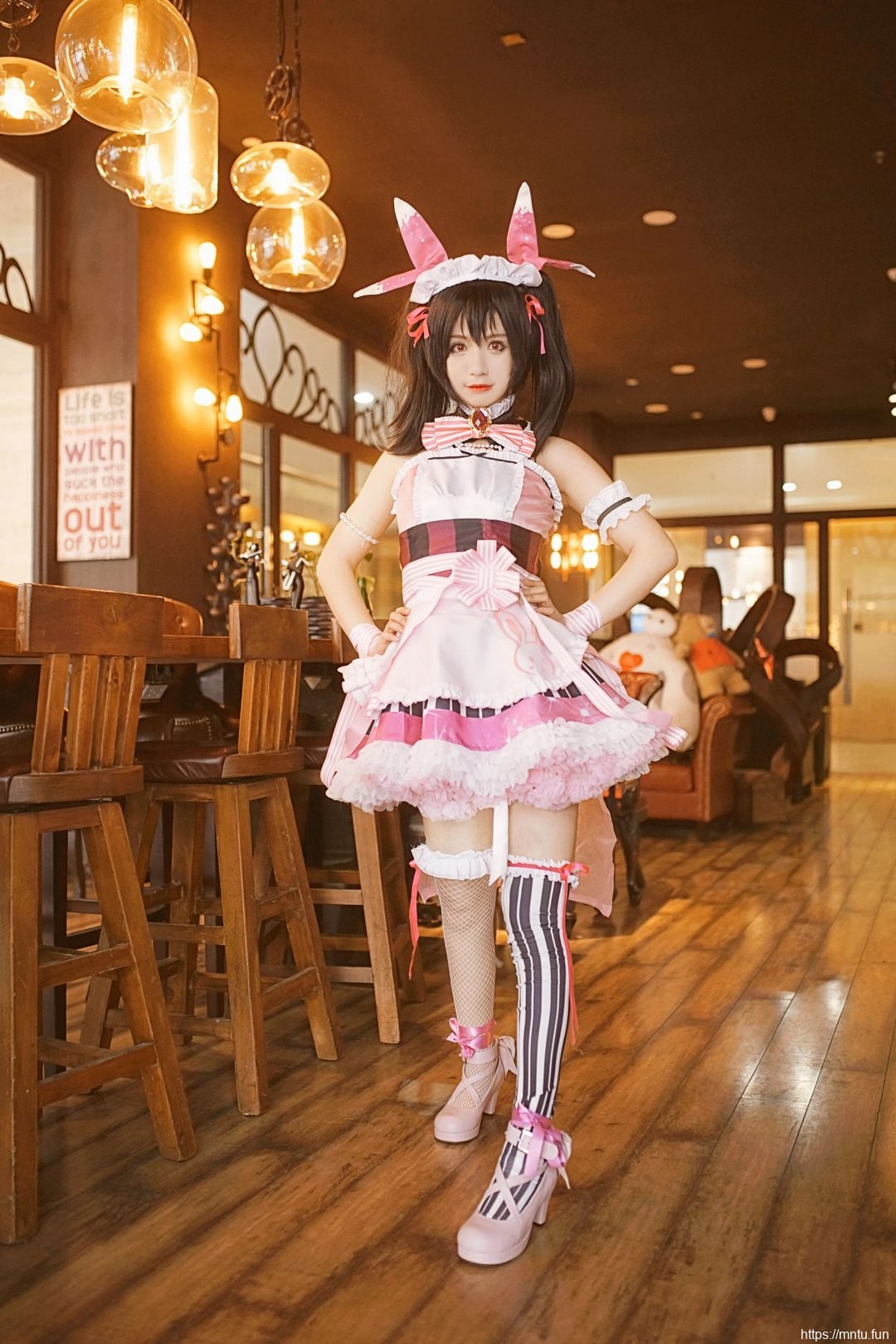 迷人萝莉cosplay动漫美女矢泽妮可女仆制服诱惑