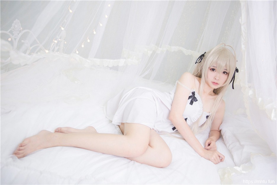 可爱迷人萌妹白色性感吊带裙cosplay春日野穹