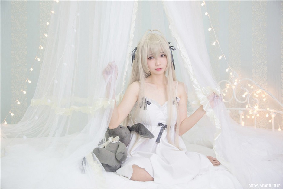 可爱迷人萌妹白色性感吊带裙cosplay春日野穹