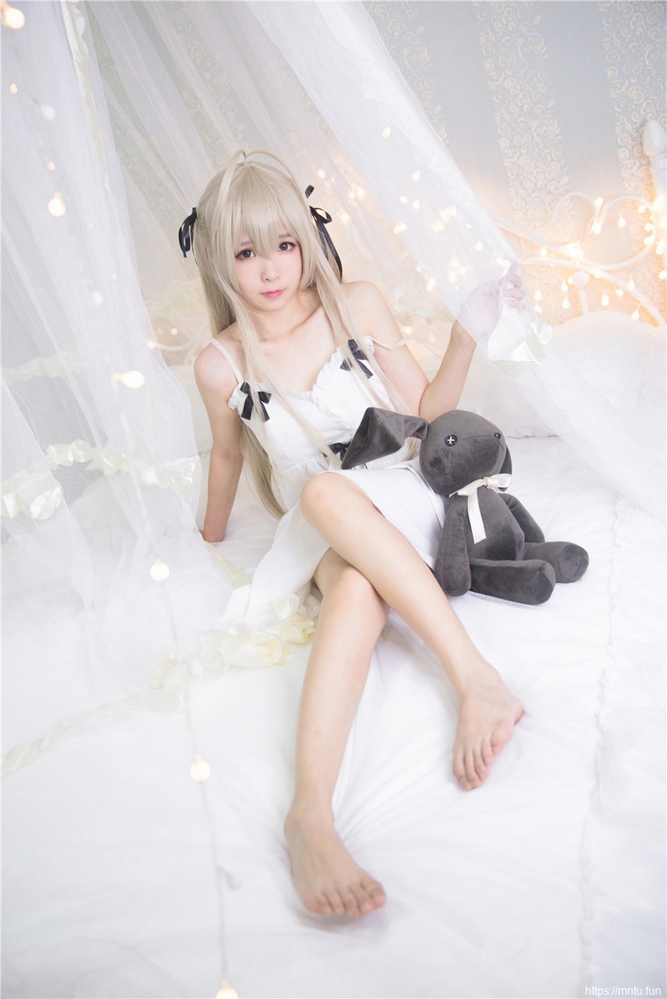 可爱迷人萌妹白色性感吊带裙cosplay春日野穹