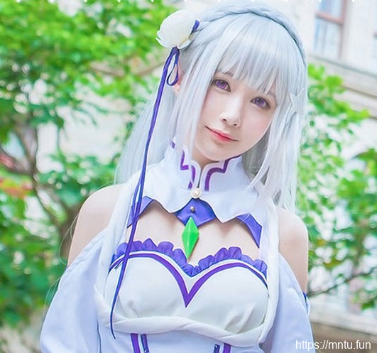 性感美女白皙皮肤开胸美裙cosplay美女精灵爱蜜莉雅