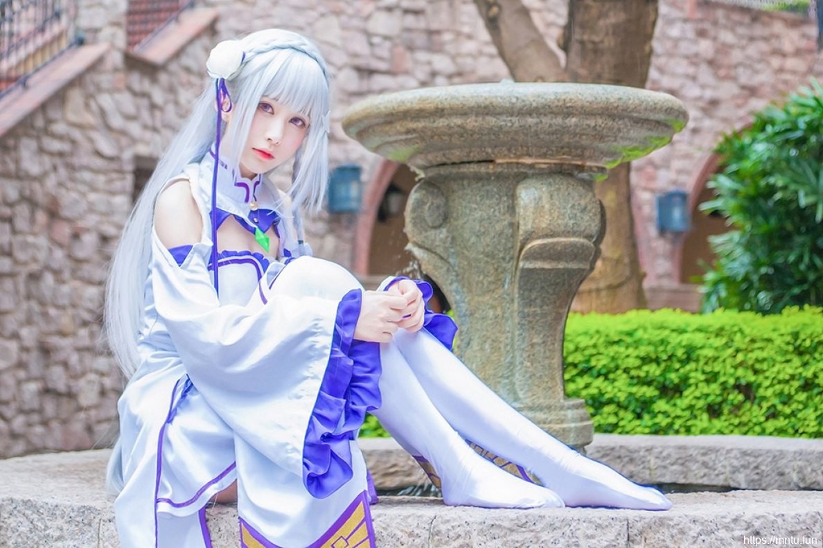 性感美女白皙皮肤开胸美裙cosplay美女精灵爱蜜莉雅
