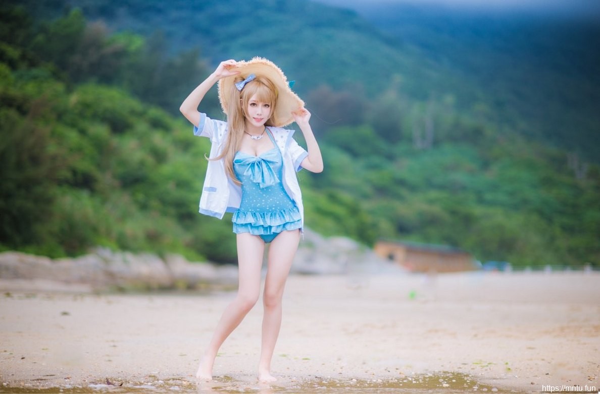 白皙靓丽泳装美女cosplay动漫美女南小鸟