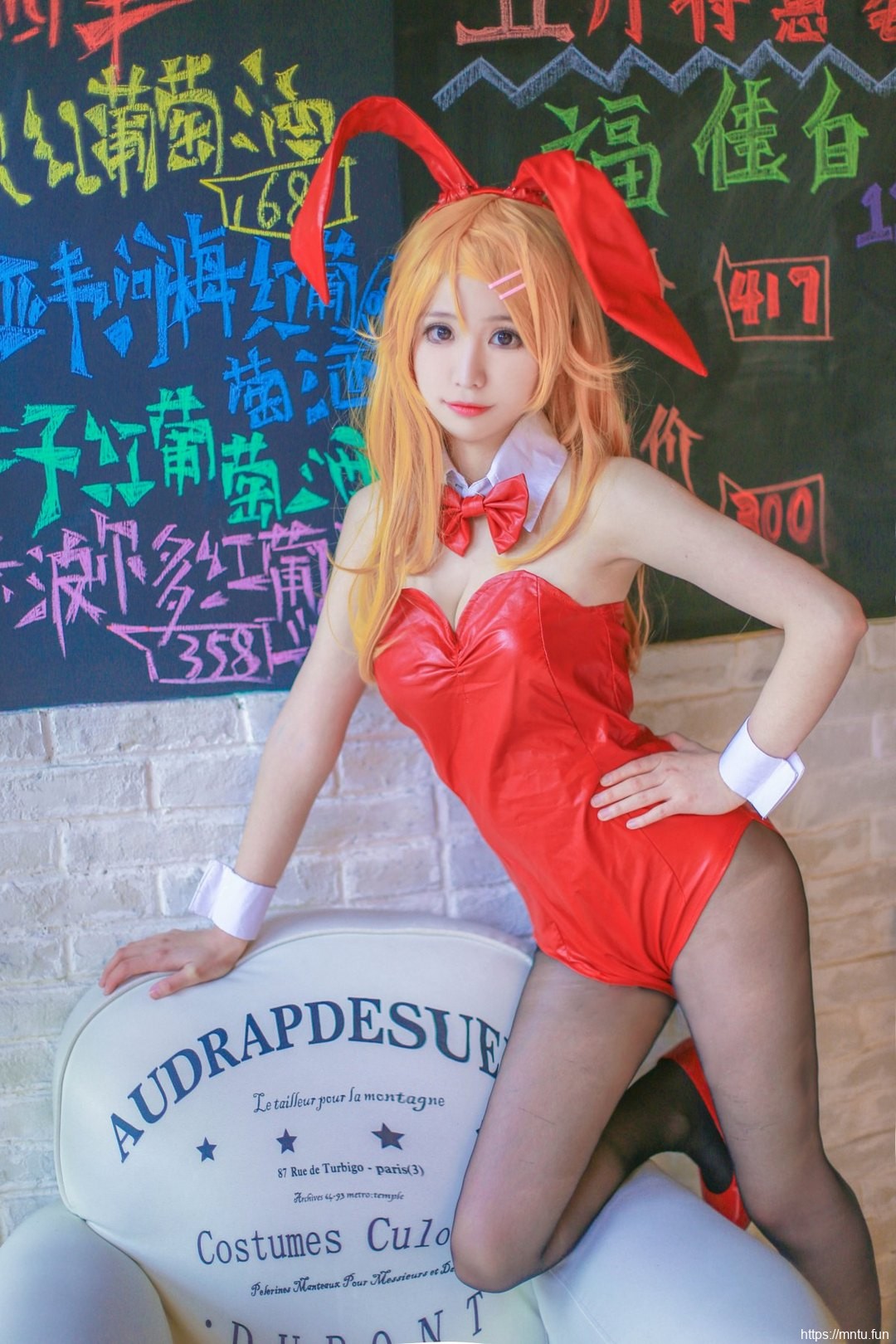 黑丝美女诱人酥胸大红兔女郎cosplay高坂桐乃