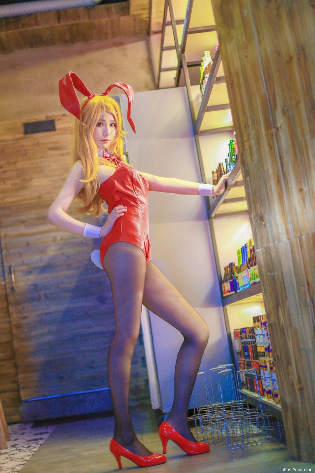 黑丝美女诱人酥胸大红兔女郎cosplay高坂桐乃