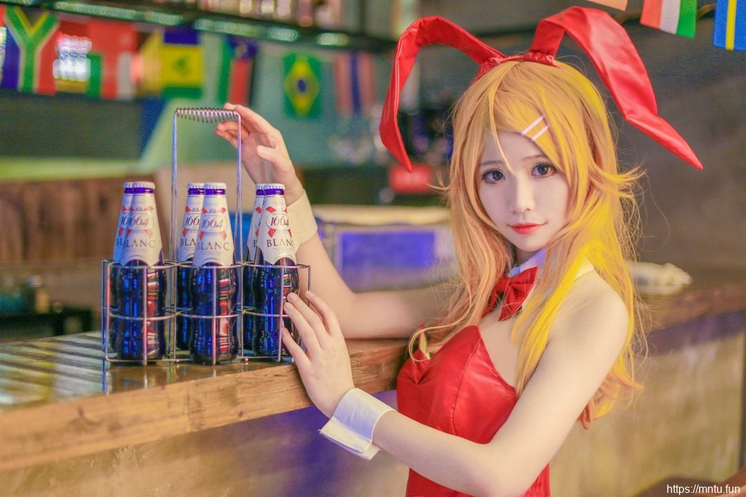 黑丝美女诱人酥胸大红兔女郎cosplay高坂桐乃