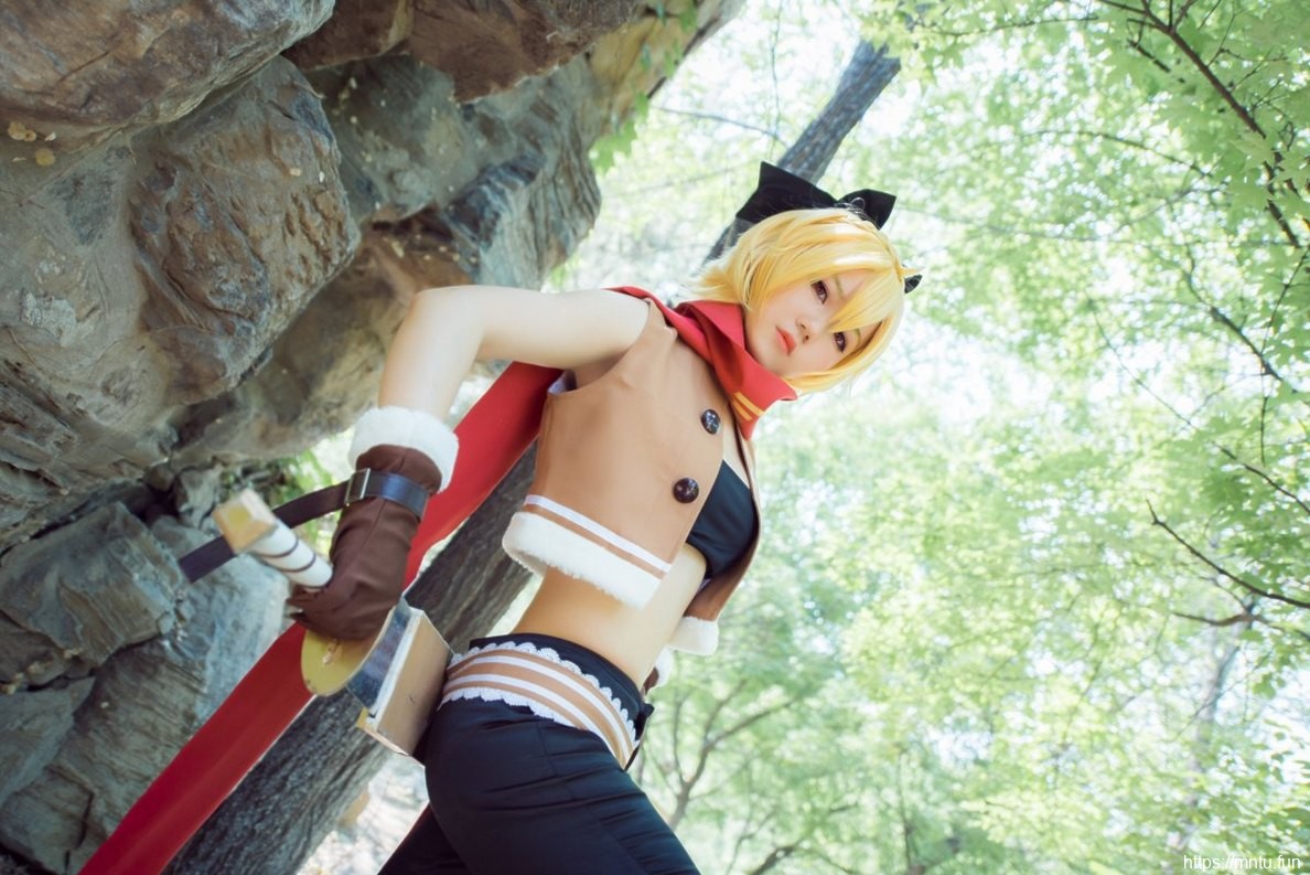 可爱迷人短发美少女cosplay动漫美女菲鲁特