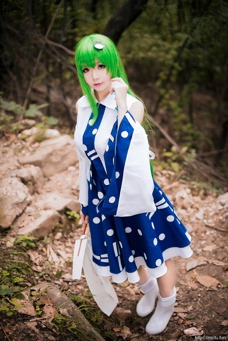 甜美萌妹身穿和服cosplay东风谷早苗