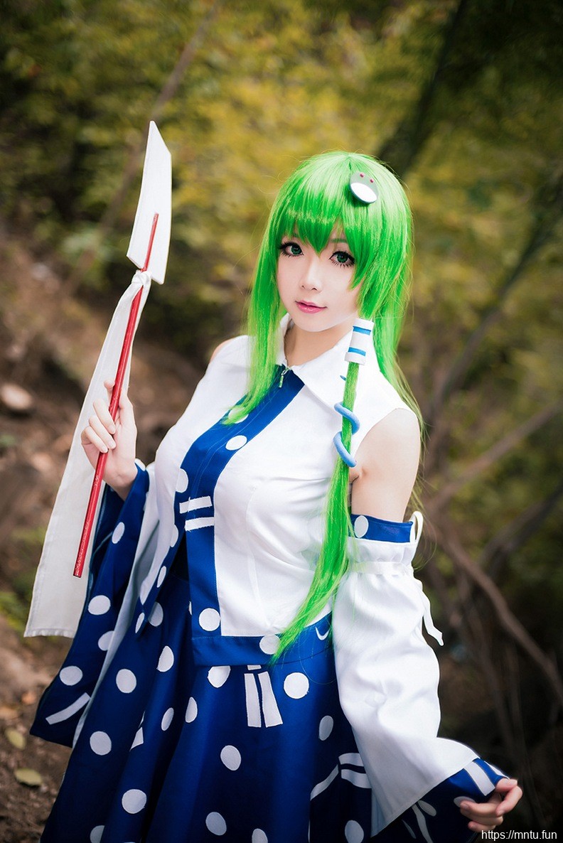 甜美萌妹身穿和服cosplay东风谷早苗