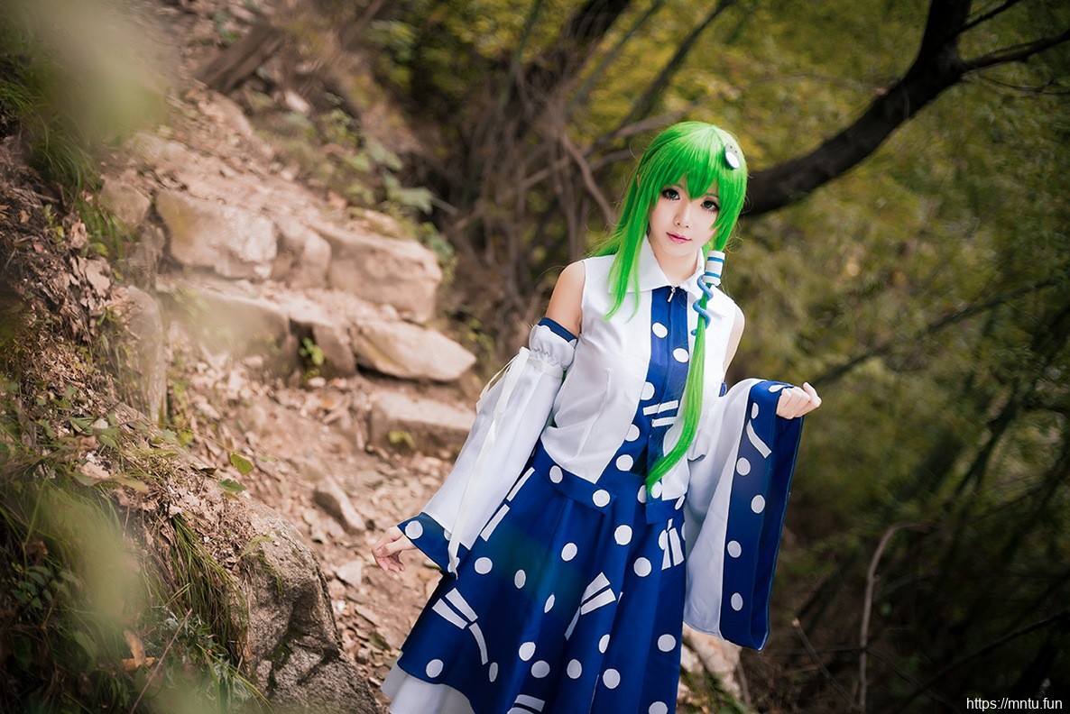 甜美萌妹身穿和服cosplay东风谷早苗