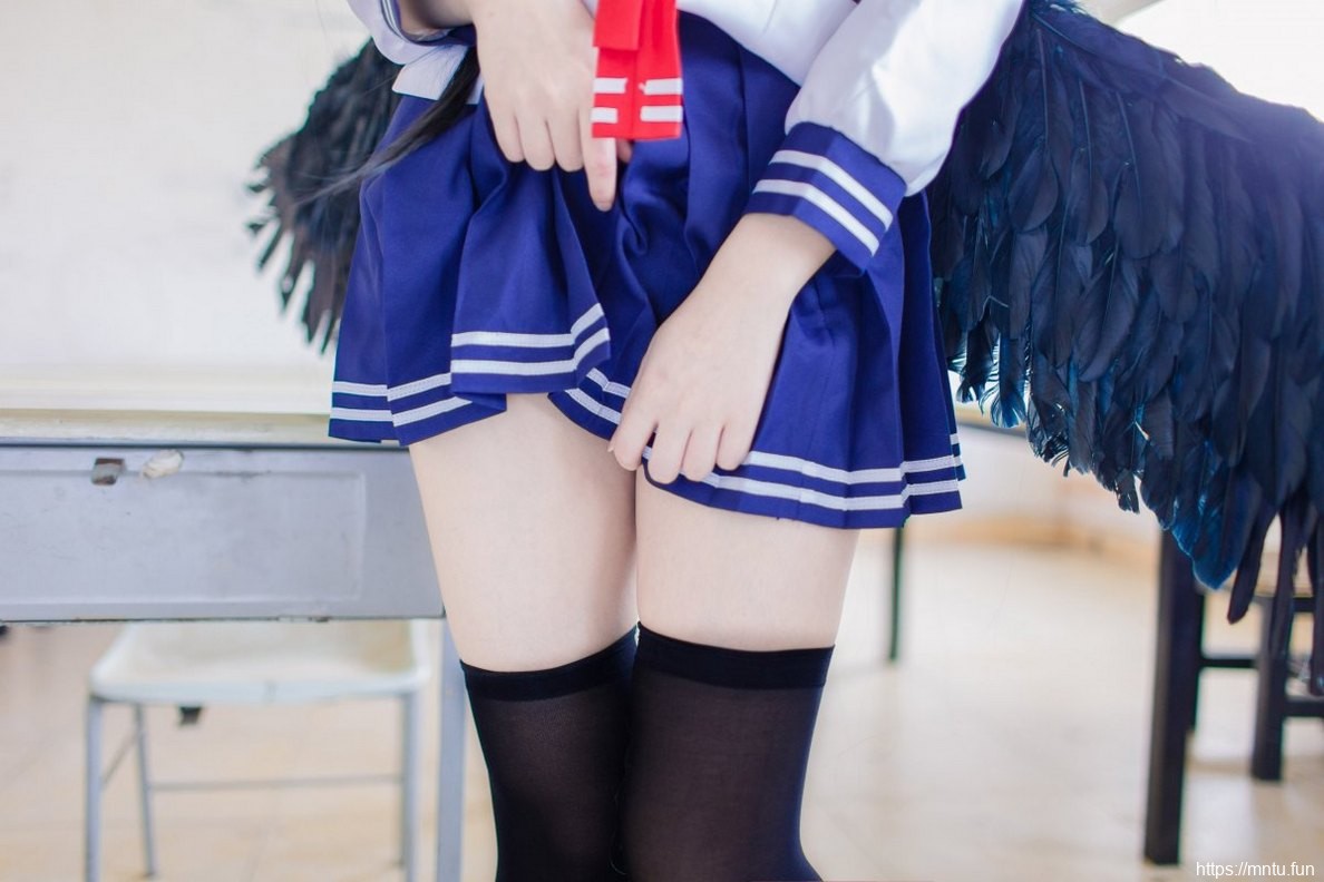 甜美可人御姐学生制服诱惑cosplay雅儿贝德美图