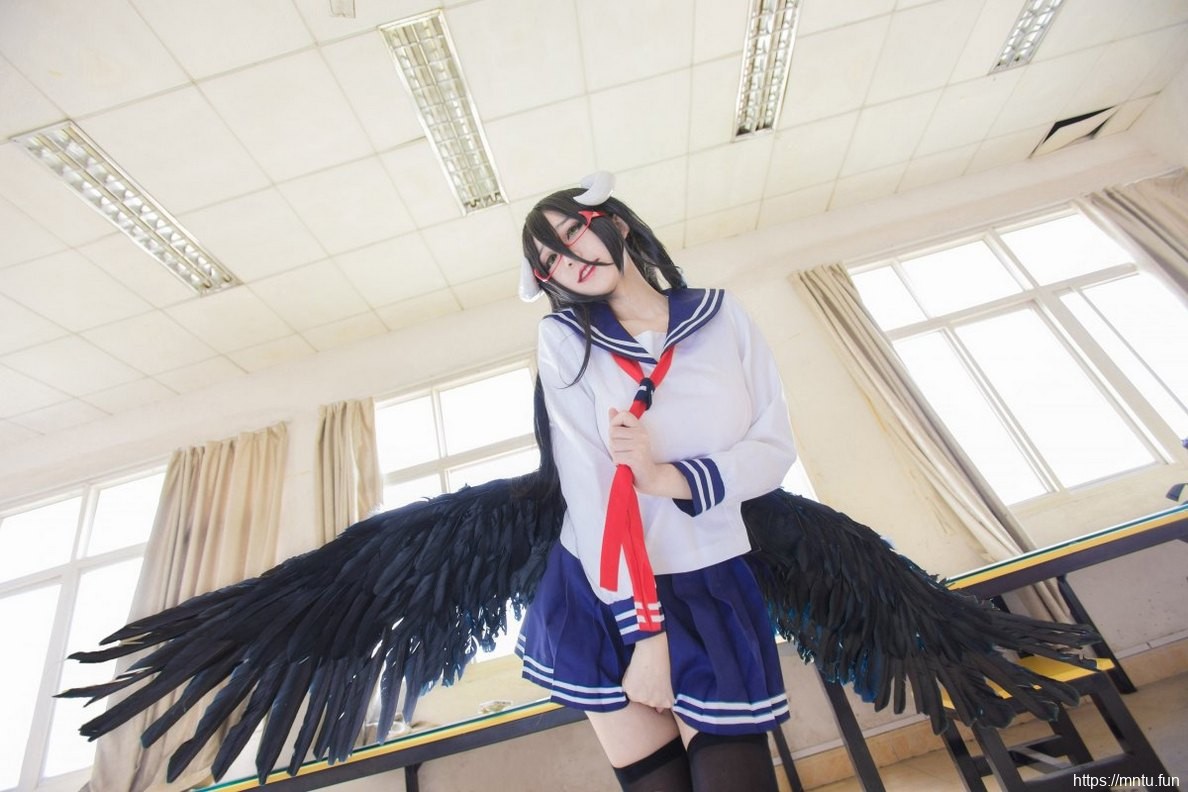 甜美可人御姐学生制服诱惑cosplay雅儿贝德美图