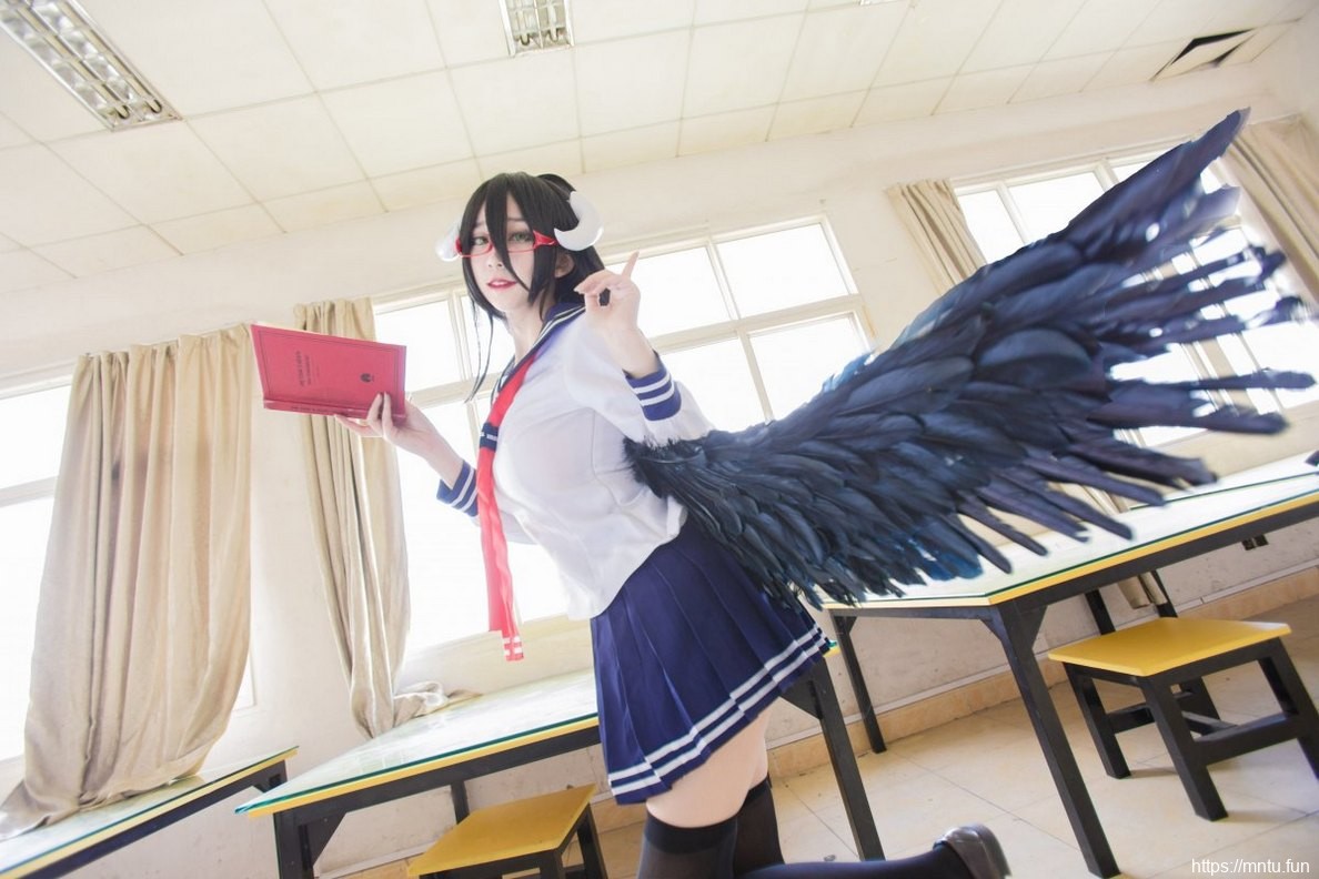 甜美可人御姐学生制服诱惑cosplay雅儿贝德美图