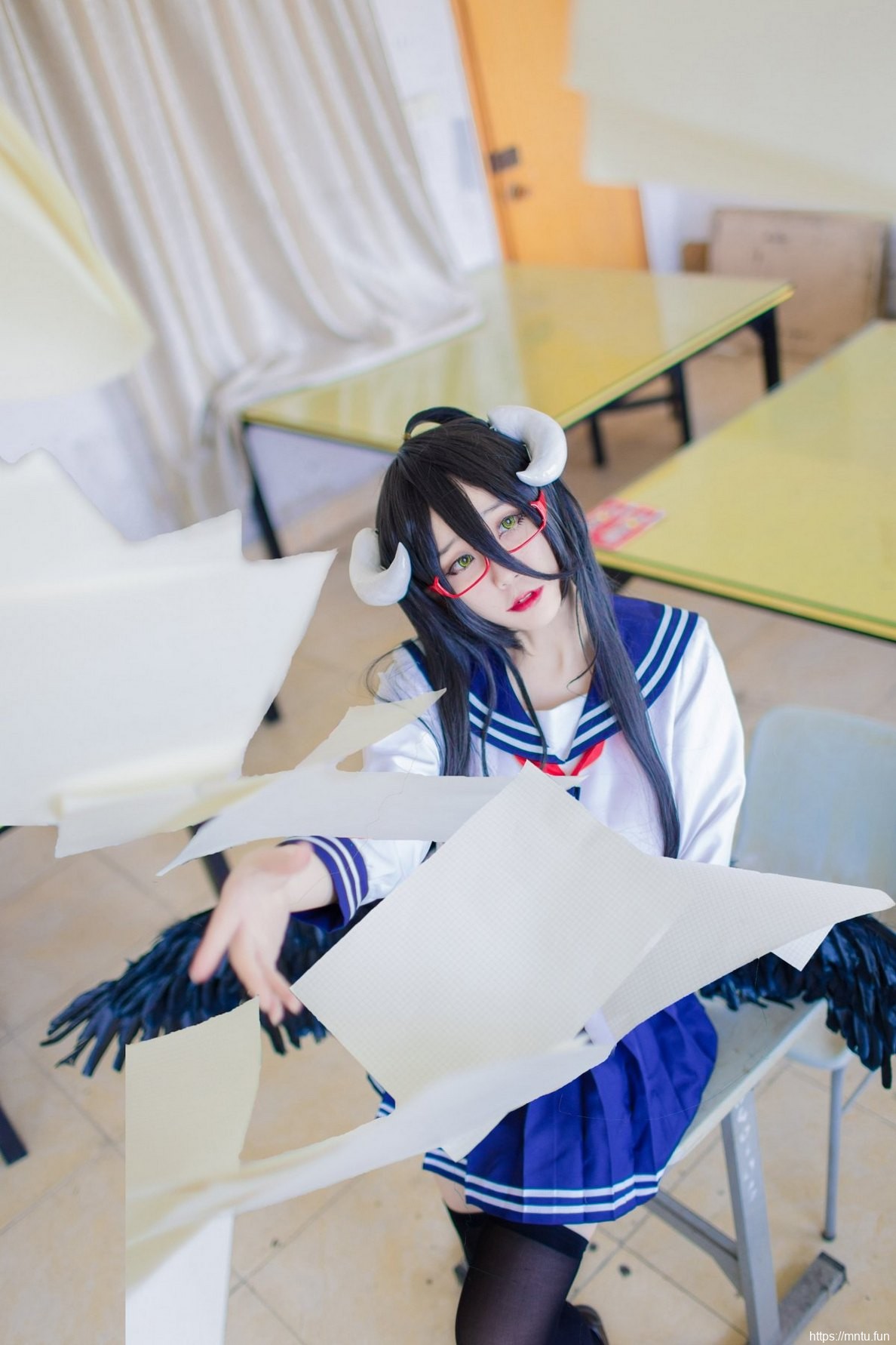 甜美可人御姐学生制服诱惑cosplay雅儿贝德美图