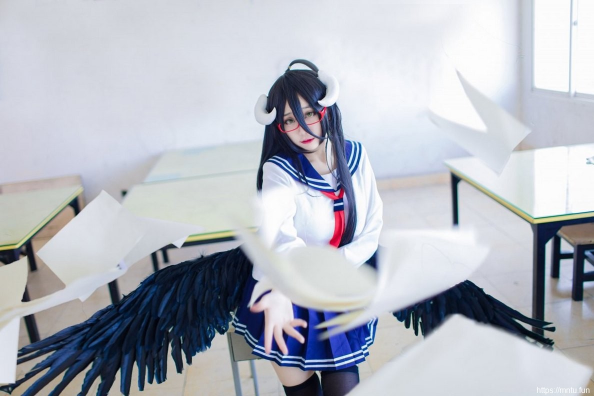 甜美可人御姐学生制服诱惑cosplay雅儿贝德美图