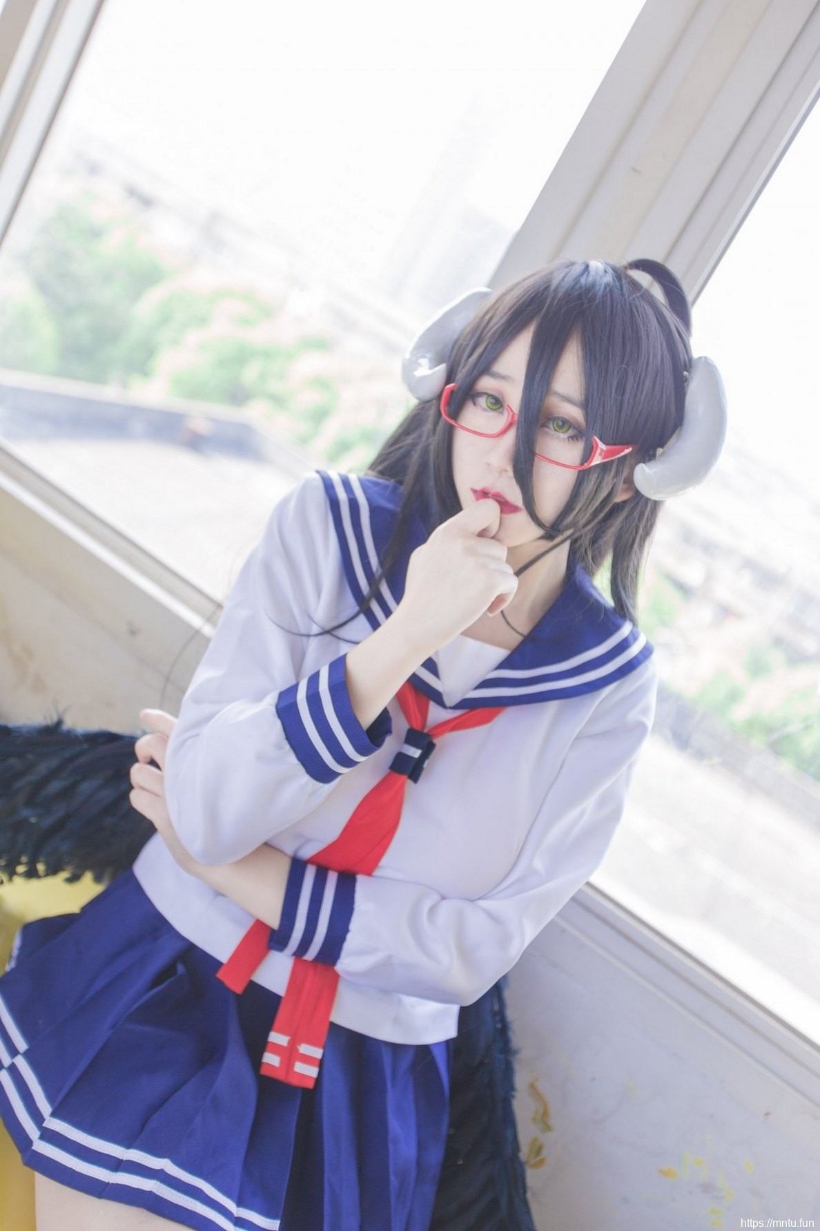 甜美可人御姐学生制服诱惑cosplay雅儿贝德美图