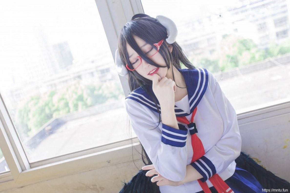 甜美可人御姐学生制服诱惑cosplay雅儿贝德美图