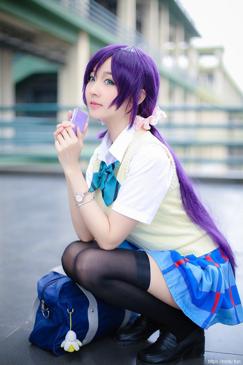 靓丽萌妹子身穿校服cosplay动漫美女东条希