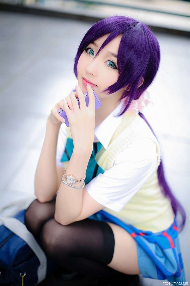 靓丽萌妹子身穿校服cosplay动漫美女东条希