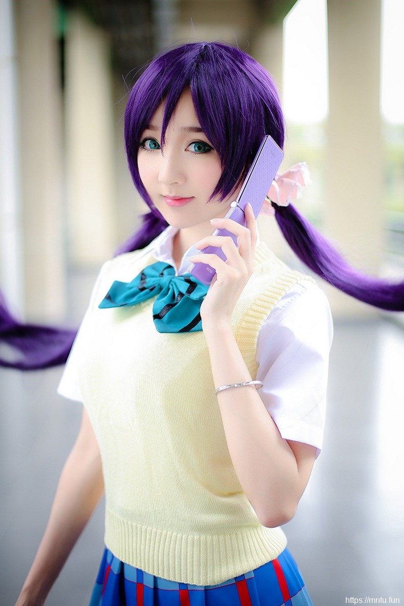 靓丽萌妹子身穿校服cosplay动漫美女东条希