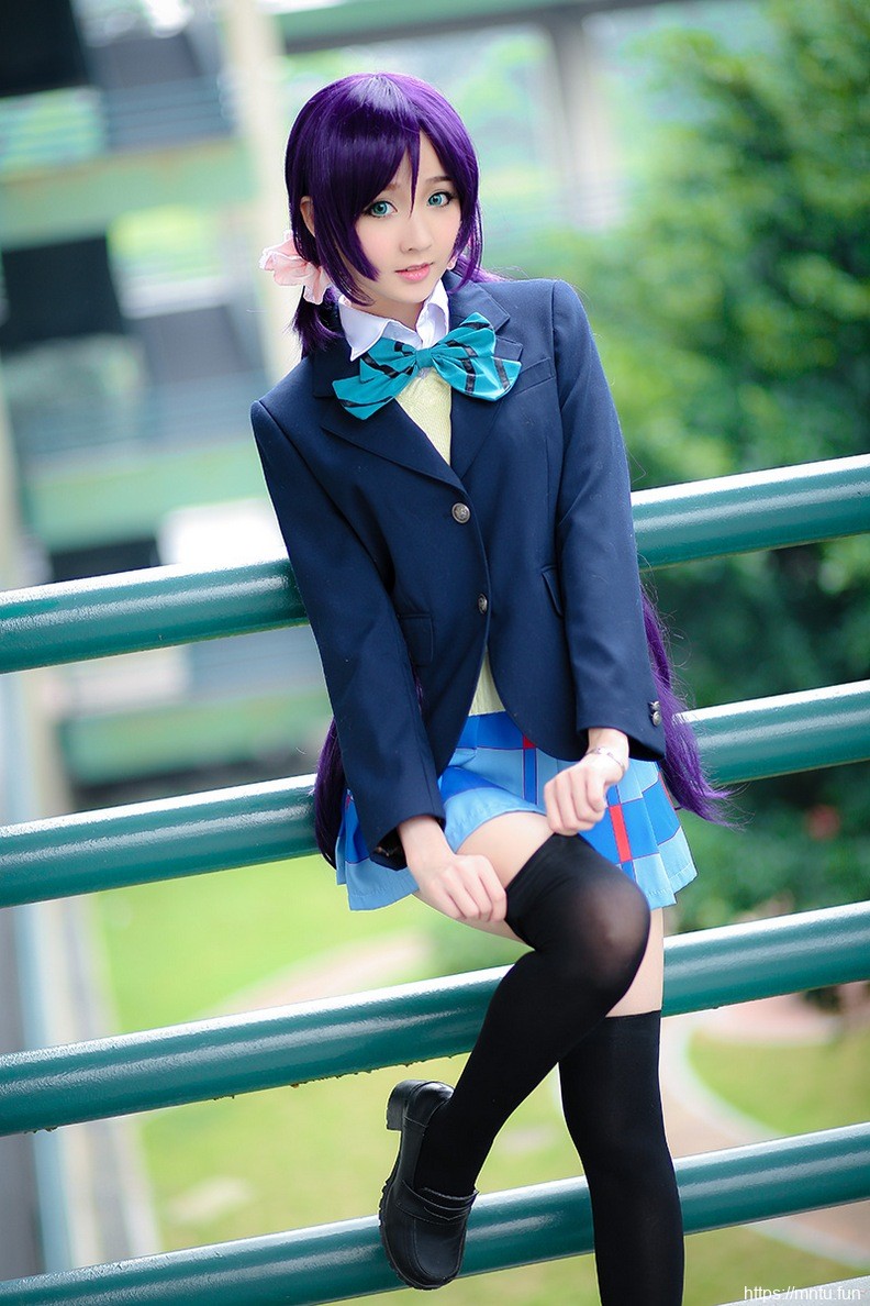 靓丽萌妹子身穿校服cosplay动漫美女东条希