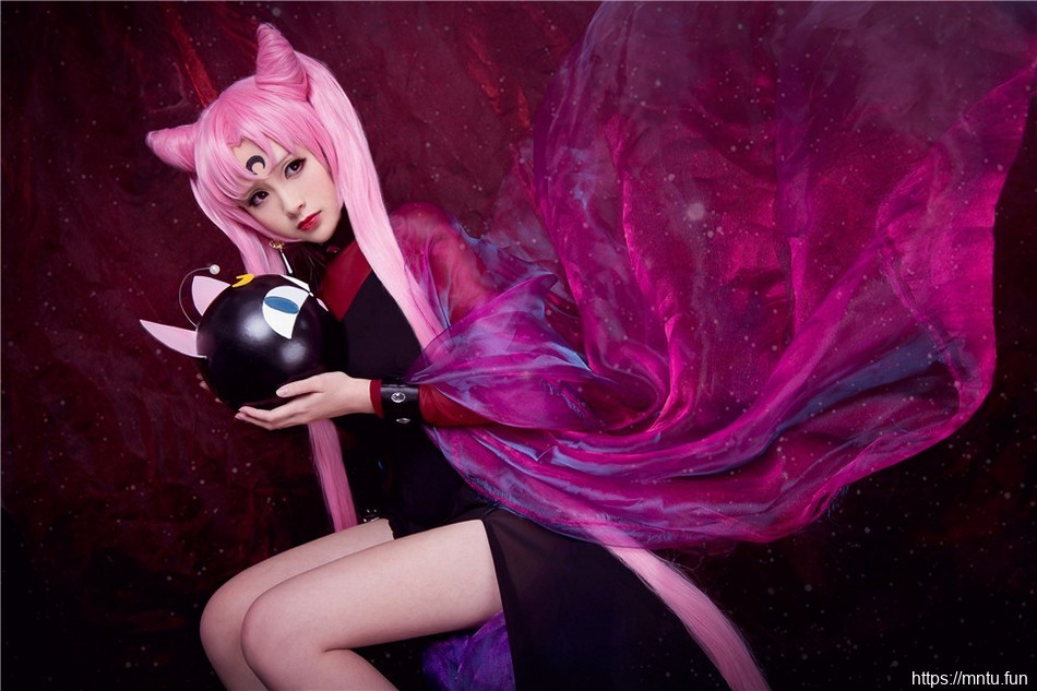 白皙粉嫩美女黑色美裙修长美腿cosplay黑暗小姐