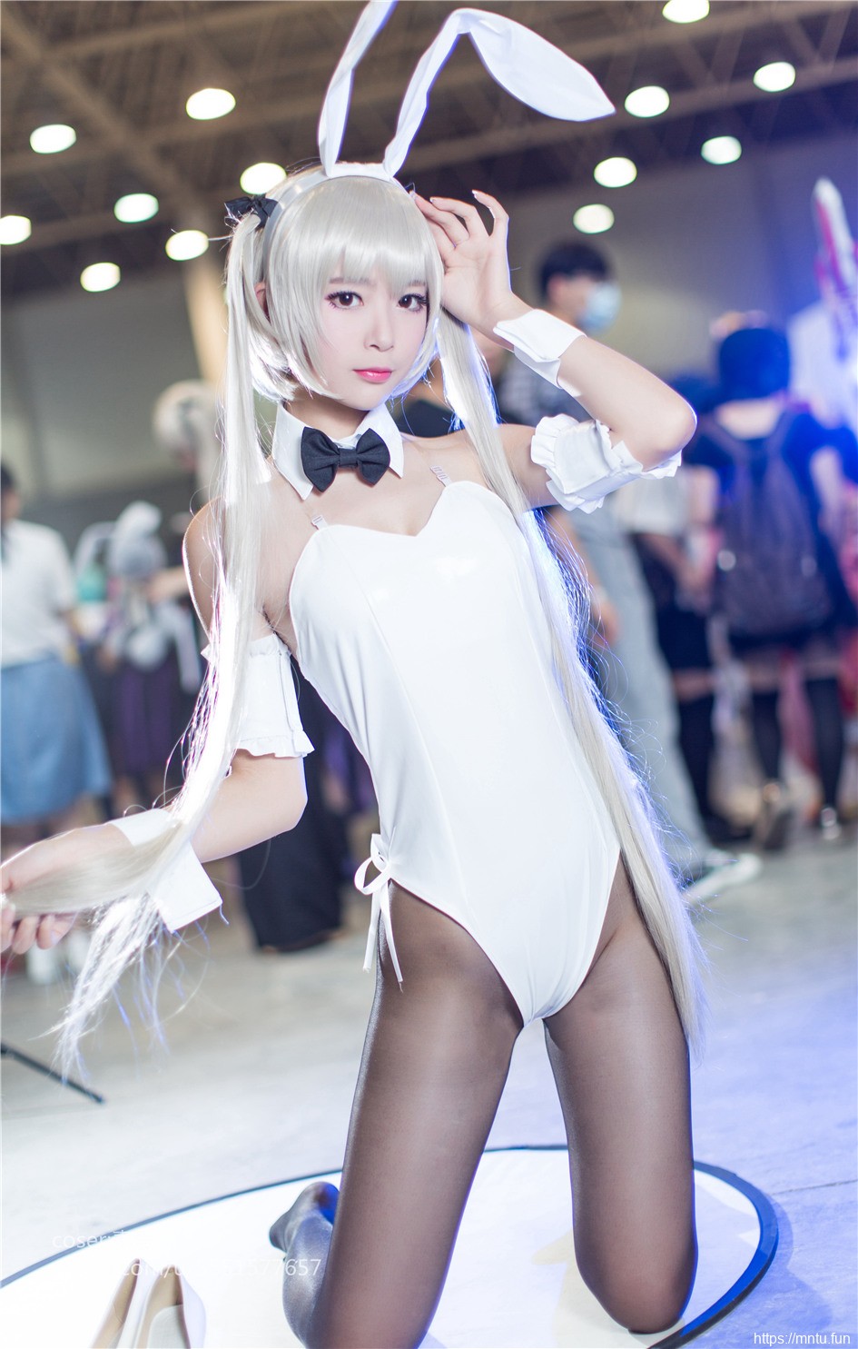 黑丝美腿美女cosplay性感兔女郎穹妹