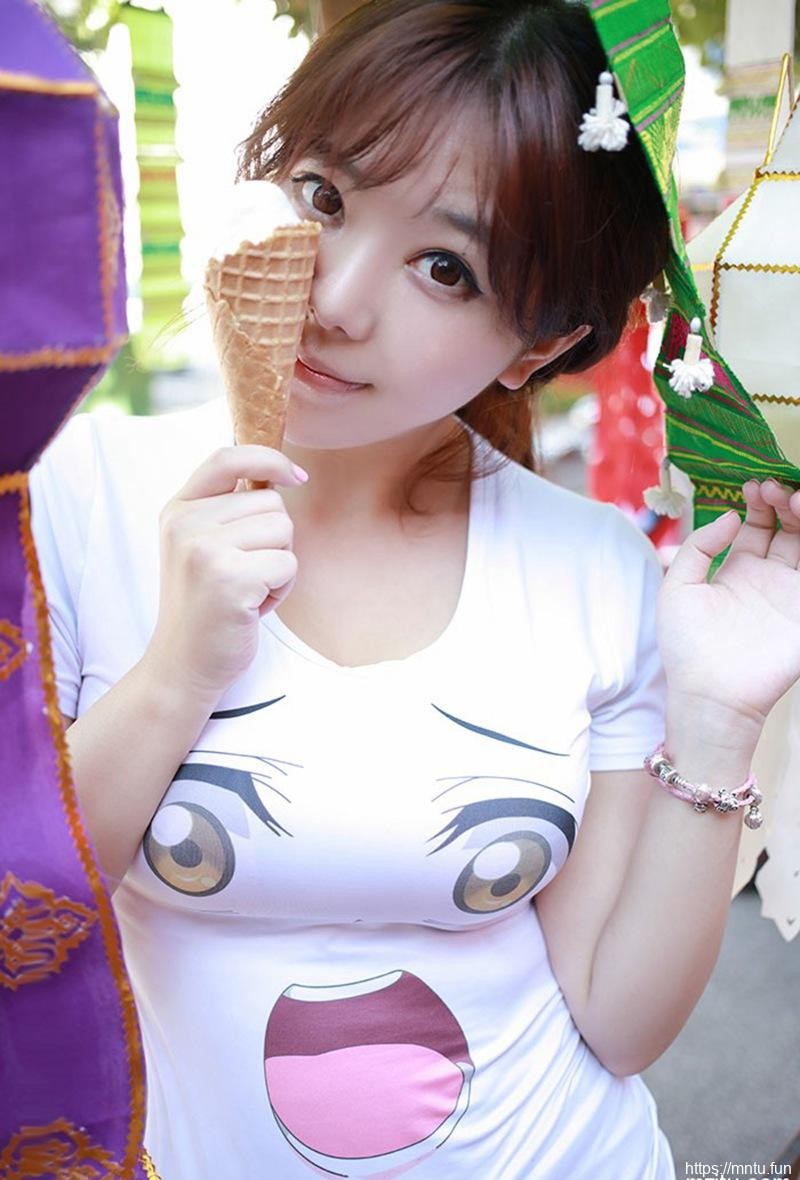 清纯玉女刘飞儿白嫩豪乳波涛汹