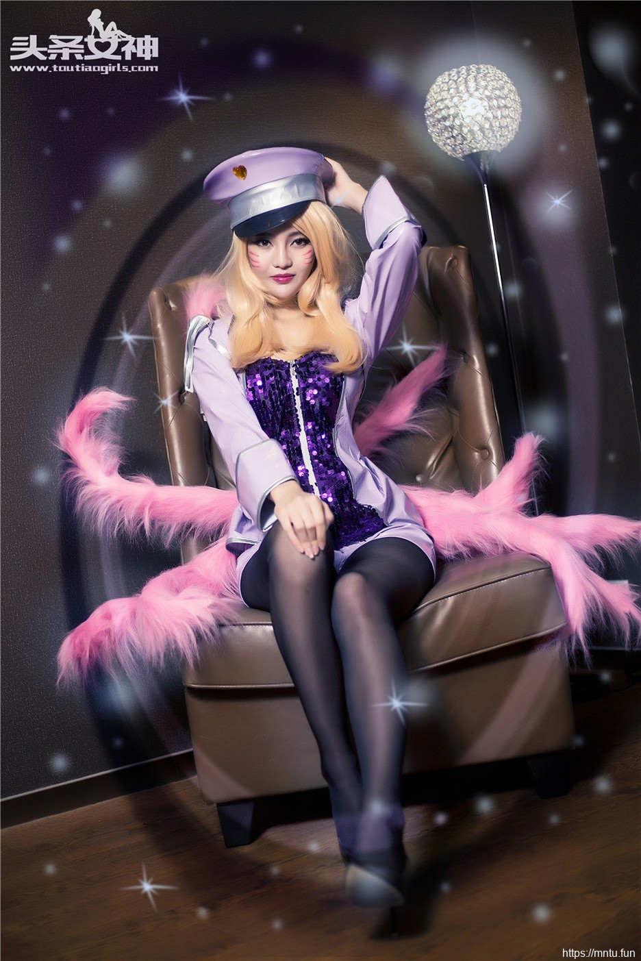 头条女神文雪黑丝制服cosplay九尾雪宝