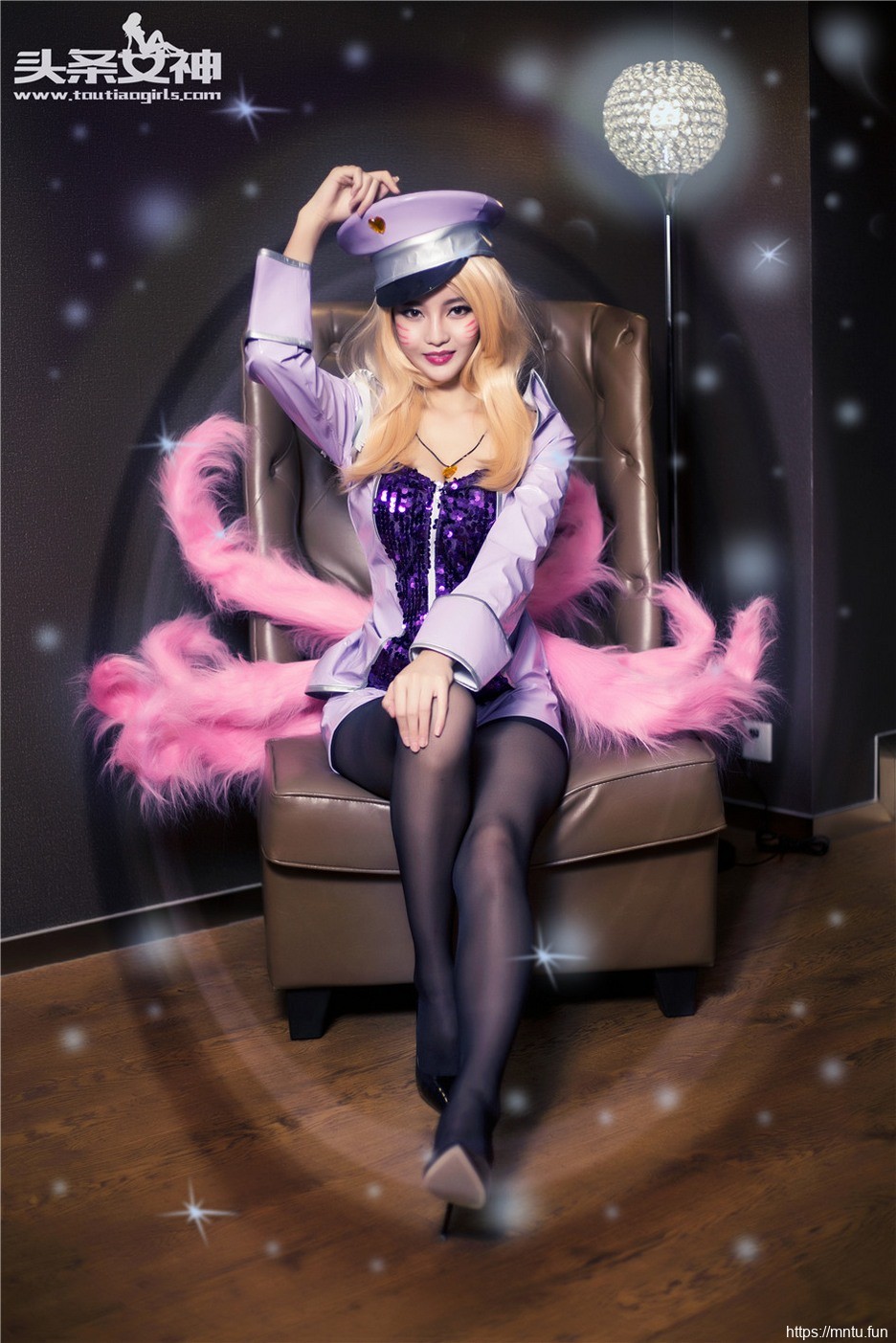 头条女神文雪黑丝制服cosplay九尾雪宝