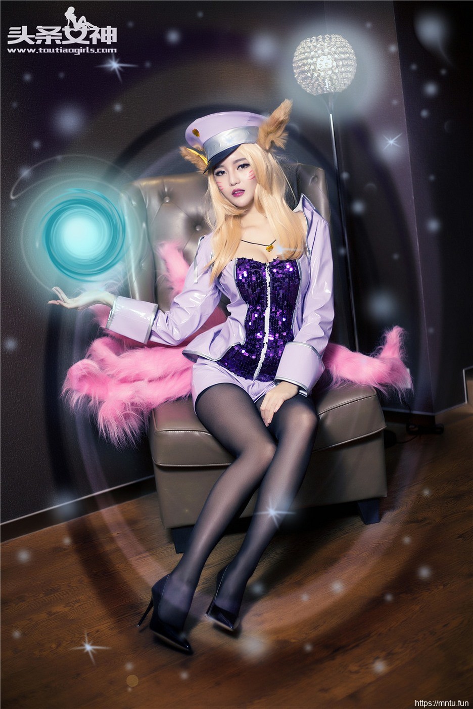 头条女神文雪黑丝制服cosplay九尾雪宝