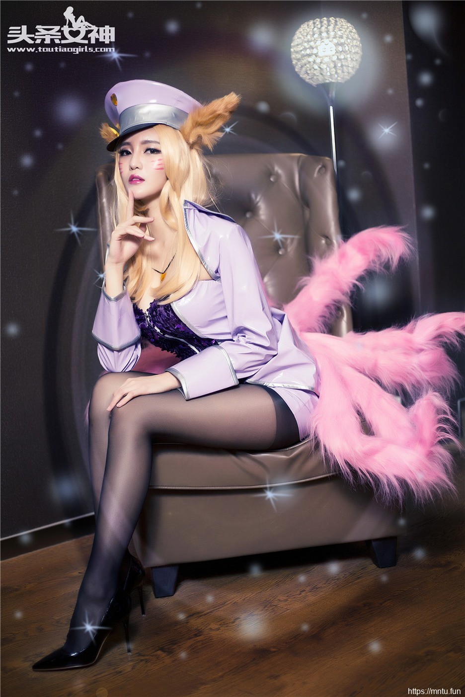 头条女神文雪黑丝制服cosplay九尾雪宝