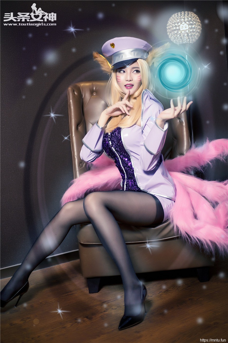 头条女神文雪黑丝制服cosplay九尾雪宝