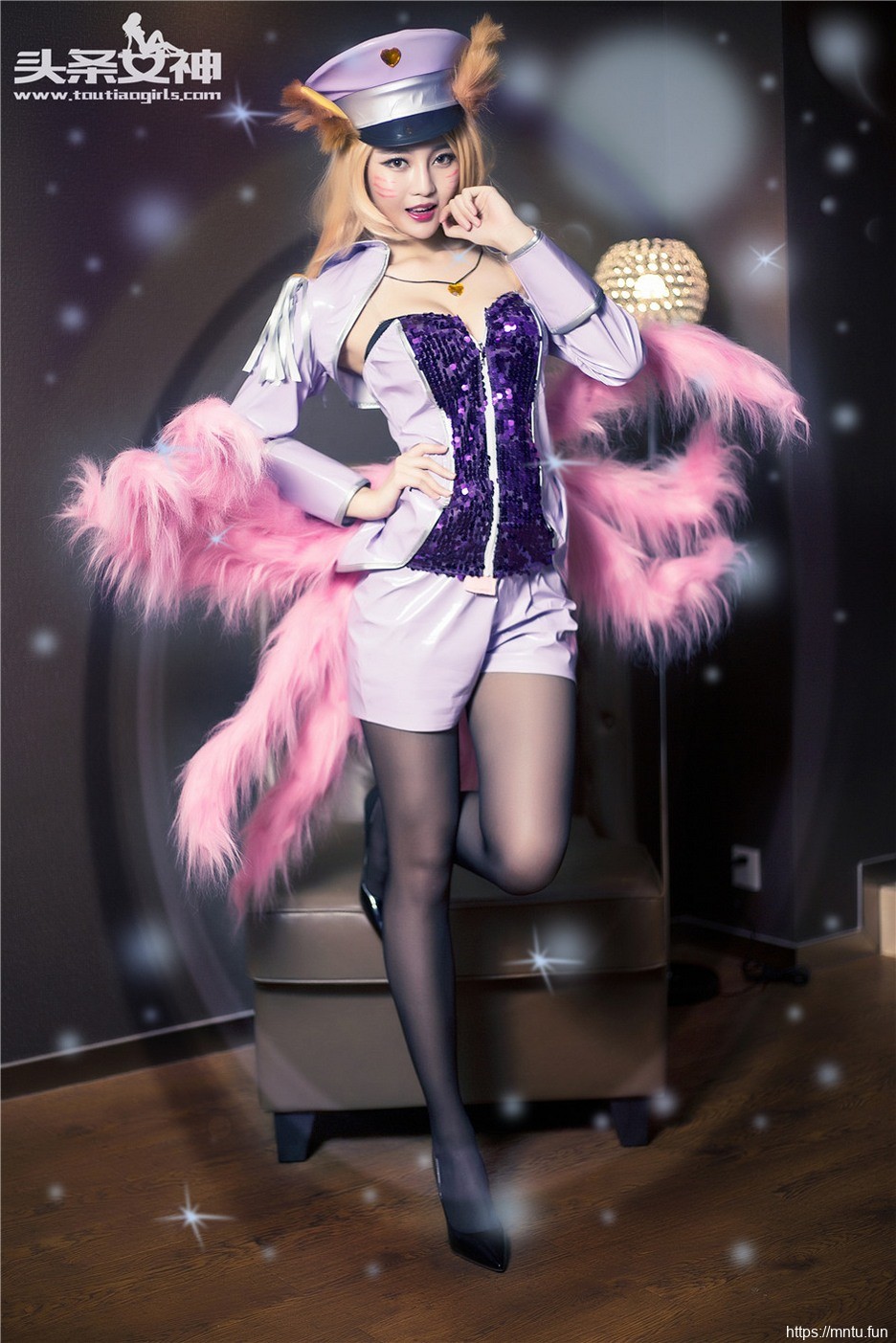 头条女神文雪黑丝制服cosplay九尾雪宝