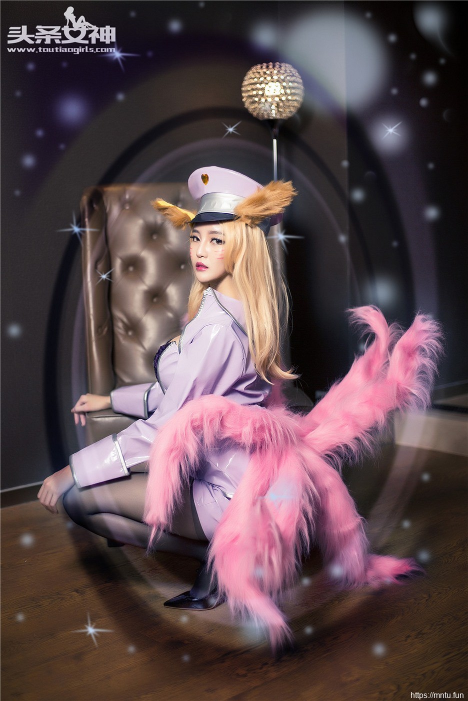 头条女神文雪黑丝制服cosplay九尾雪宝