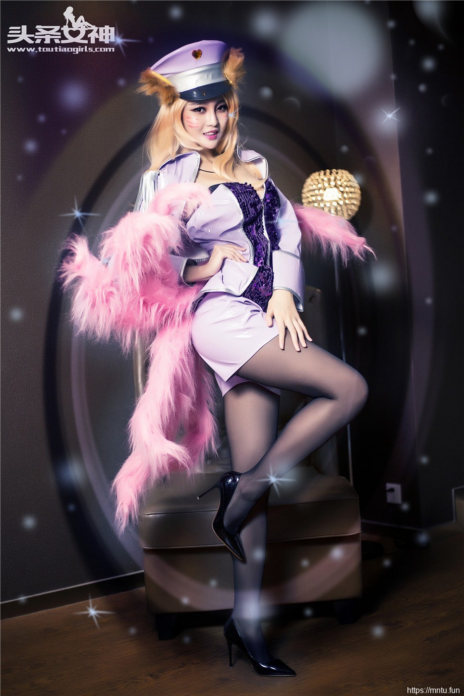 头条女神文雪黑丝制服cosplay九尾雪宝