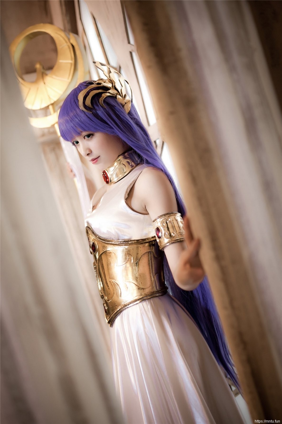 气质美女身穿白皙长裙cosplay战争女神雅典娜美图