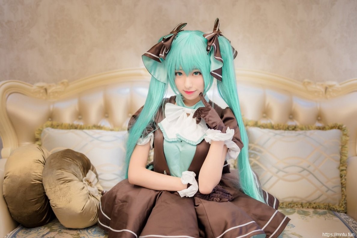 白皙双马尾美少女丝袜美腿cosplay初音未来