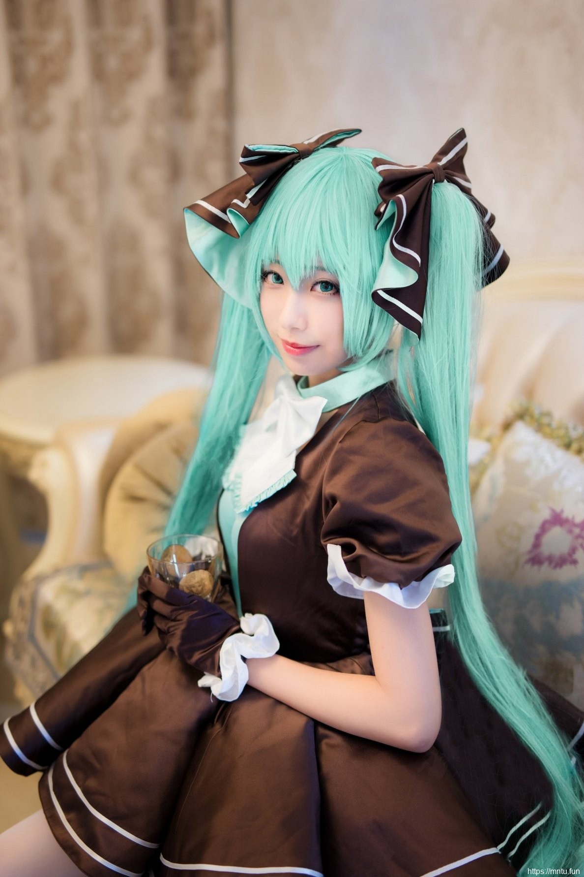 白皙双马尾美少女丝袜美腿cosplay初音未来