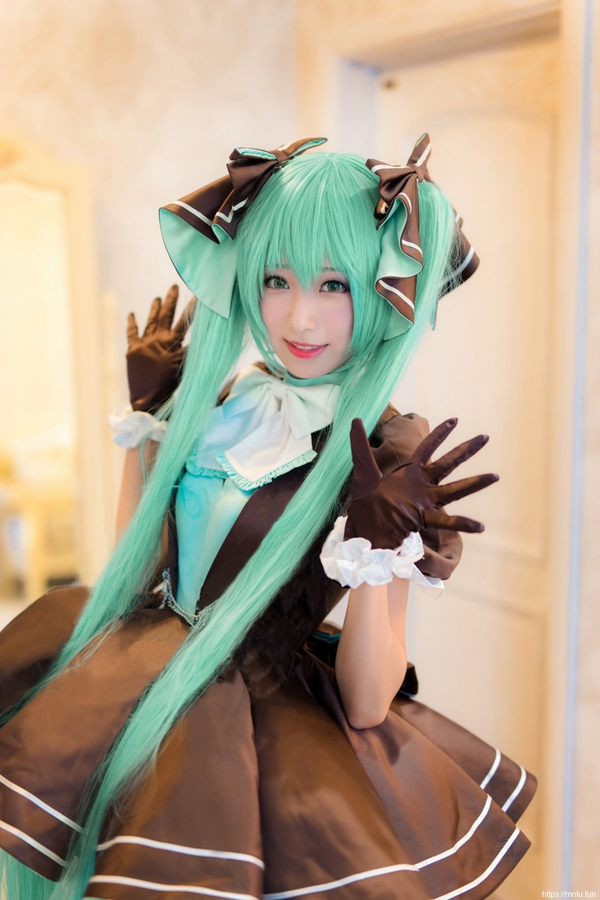 白皙双马尾美少女丝袜美腿cosplay初音未来