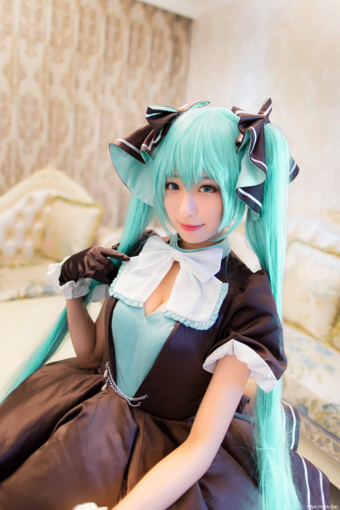 白皙双马尾美少女丝袜美腿cosplay初音未来